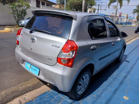 TOYOTA Etios Hatch 1.3 16V 4P FLEX X AUTOMTICO, Foto 14
