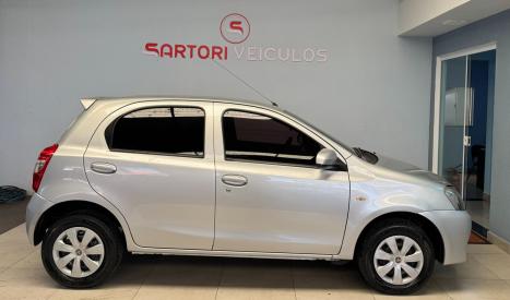 TOYOTA Etios Hatch 1.3 16V 4P FLEX X, Foto 4