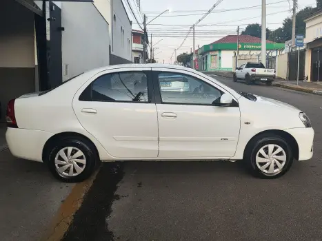 TOYOTA Etios Sedan 1.3 16V 4P FLEX X, Foto 4