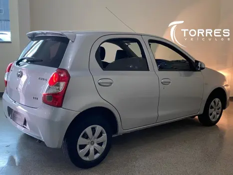 TOYOTA Etios Sedan 1.3 16V 4P FLEX X, Foto 4