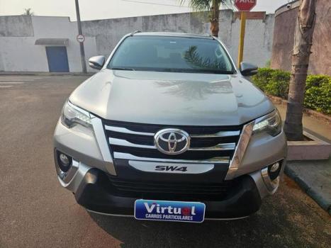 TOYOTA Hilux Caminhonete 2.8 16V SRX 4X4 TURBO DIESEL CABINE DUPLA AUTOMTICO, Foto 2