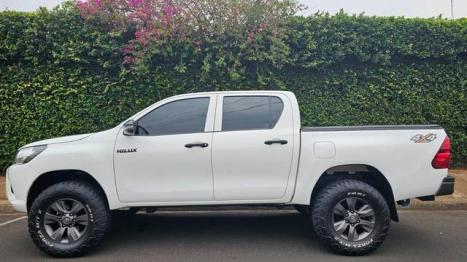 TOYOTA Hilux Caminhonete 2.8 4P 4X4 DIESEL CABINE DUPLA, Foto 3