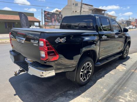 TOYOTA Hilux Caminhonete 2.8 16V SRX 4X4 DIESEL CABINE DUPLA AUTOMTICO, Foto 4