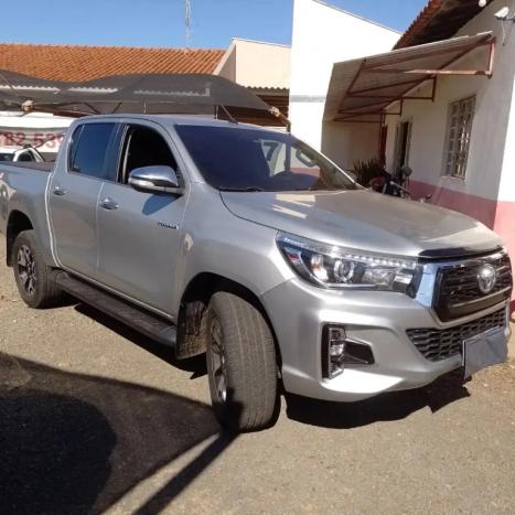 TOYOTA Hilux Caminhonete 2.8 16V SRX 4X4 TURBO DIESEL CABINE DUPLA AUTOMTICO, Foto 2