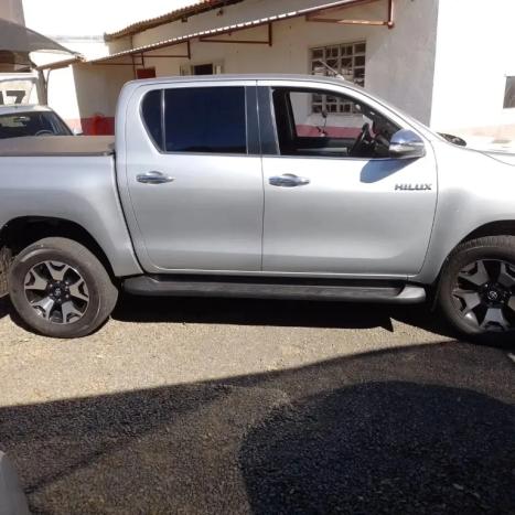 TOYOTA Hilux Caminhonete 2.8 16V SRX 4X4 TURBO DIESEL CABINE DUPLA AUTOMTICO, Foto 5