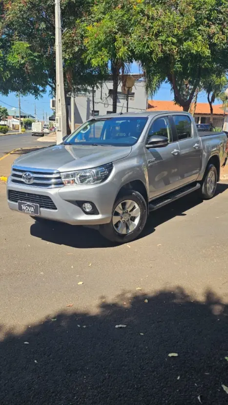 TOYOTA Hilux Caminhonete 2.7 16V 4P SR FLEX CABINE DUPLA AUTOMTICO, Foto 1