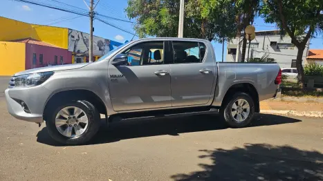 TOYOTA Hilux Caminhonete 2.7 16V 4P SR FLEX CABINE DUPLA AUTOMTICO, Foto 8