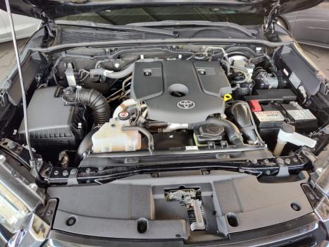 TOYOTA Hilux Caminhonete 2.8 16V SRX 4X4 TURBO DIESEL CABINE DUPLA AUTOMTICO, Foto 4