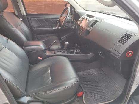 TOYOTA Hilux Caminhonete 3.0 4P 4X4 SRV TURBO DIESEL CABINE DUPLA AUTOMTICO, Foto 6