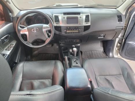 TOYOTA Hilux Caminhonete 3.0 4P 4X4 SRV TURBO DIESEL CABINE DUPLA AUTOMTICO, Foto 8