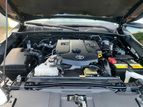 TOYOTA Hilux Caminhonete 2.8 16V SRX 4X4 TURBO DIESEL CABINE DUPLA AUTOMTICO, Foto 3