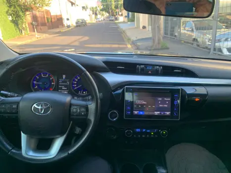 TOYOTA Hilux Caminhonete 2.8 16V SRX 4X4 TURBO DIESEL CABINE DUPLA AUTOMTICO, Foto 8