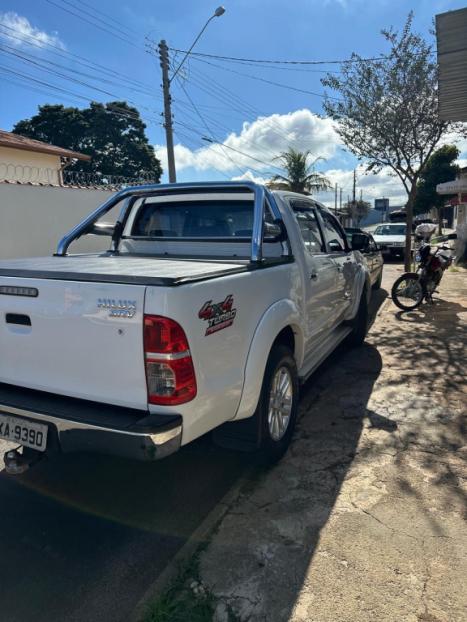 TOYOTA Hilux Caminhonete 3.0 4P 4X4 SRV TURBO DIESEL CABINE DUPLA AUTOMTICO, Foto 3