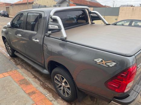 TOYOTA Hilux Caminhonete 2.8 16V SRX 4X4 TURBO DIESEL CABINE DUPLA AUTOMTICO, Foto 2