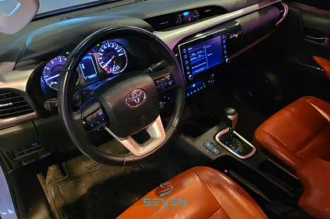 TOYOTA Hilux Caminhonete 2.8 16V 4P SR 4X4 DIESEL CABINE DUPLA AUTOMTICO, Foto 9