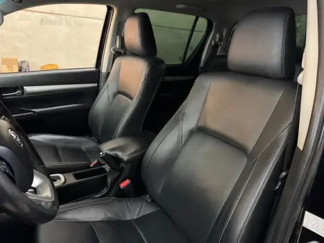 TOYOTA Hilux Caminhonete 2.8 16V SRV 4X4 DIESEL CABINE DUPLA AUTOMTICO, Foto 10