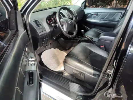 TOYOTA Hilux Caminhonete 3.0 4P 4X4 SRV TURBO DIESEL TOP CABINE DUPLA AUTOMTICO, Foto 11