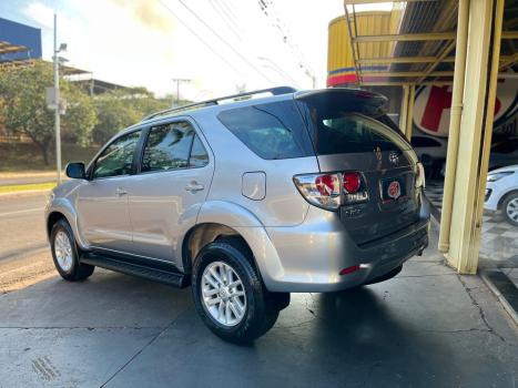 TOYOTA Hilux SW4 2.7 16V 4P FLEX SR 7 LUGARES AUTOMTICO, Foto 4