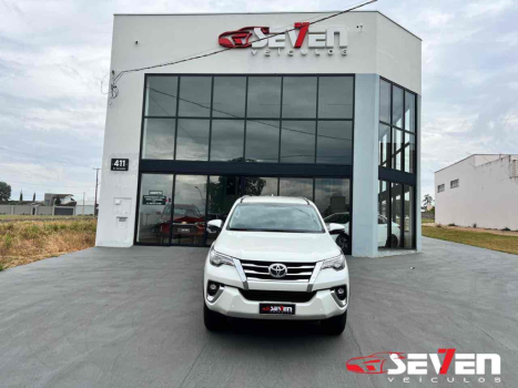 TOYOTA Hilux SW4 2.8 16V 4P SRX 4X4 7 LUGARES TURBO DIESEL AUTOMTICO, Foto 1