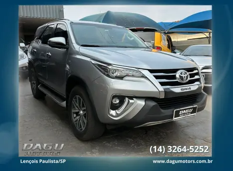 TOYOTA Hilux SW4 2.8 16V 4P SRX 4X4 7 LUGARES TURBO DIESEL AUTOMTICO, Foto 2