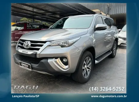 TOYOTA Hilux SW4 2.8 16V 4P SRX 4X4 7 LUGARES TURBO DIESEL AUTOMTICO, Foto 3