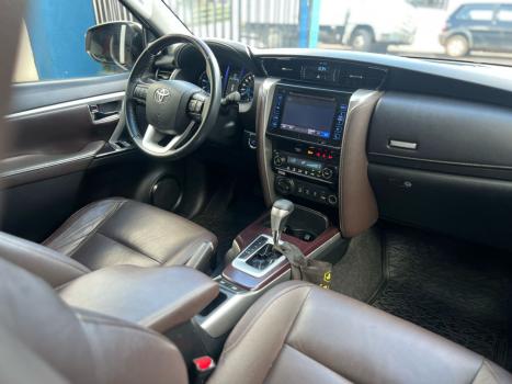 TOYOTA Hilux SW4 2.8 4P SRX 4X4 TURBO DIESEL AUTOMTICO, Foto 7