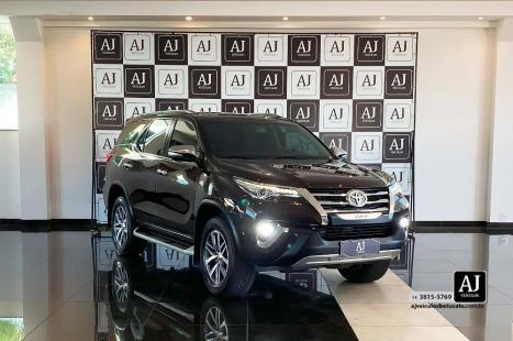 TOYOTA Hilux SW4 2.8 16V 4P SRX 4X4 7 LUGARES TURBO DIESEL AUTOMTICO, Foto 3