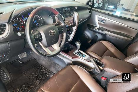 TOYOTA Hilux SW4 2.8 16V 4P SRX 4X4 7 LUGARES TURBO DIESEL AUTOMTICO, Foto 9