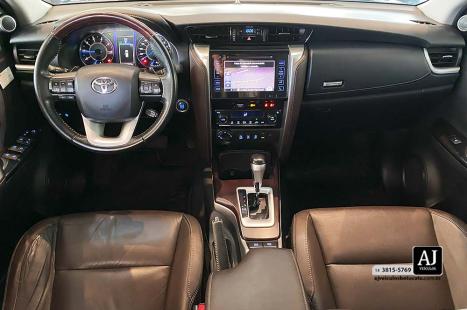 TOYOTA Hilux SW4 2.8 16V 4P SRX 4X4 7 LUGARES TURBO DIESEL AUTOMTICO, Foto 10
