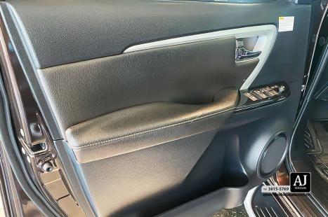 TOYOTA Hilux SW4 2.8 16V 4P SRX 4X4 7 LUGARES TURBO DIESEL AUTOMTICO, Foto 12
