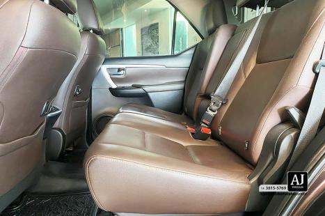 TOYOTA Hilux SW4 2.8 16V 4P SRX 4X4 7 LUGARES TURBO DIESEL AUTOMTICO, Foto 14