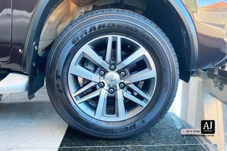 TOYOTA Hilux SW4 2.8 16V 4P SRX 4X4 7 LUGARES TURBO DIESEL AUTOMTICO, Foto 19