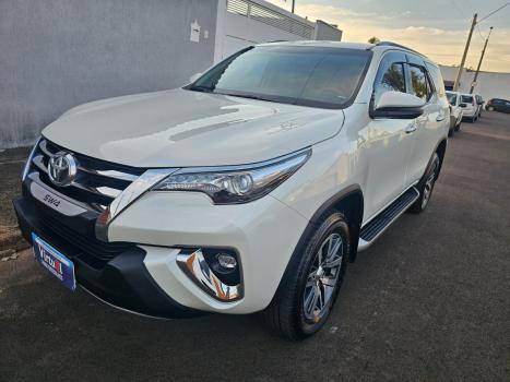 TOYOTA Hilux SW4 2.8 16V 4P SRX 4X4 7 LUGARES TURBO DIESEL AUTOMTICO, Foto 2