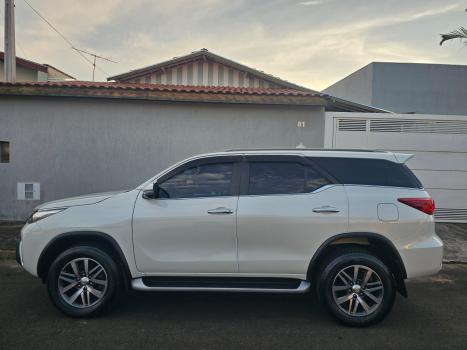 TOYOTA Hilux SW4 2.8 16V 4P SRX 4X4 7 LUGARES TURBO DIESEL AUTOMTICO, Foto 3