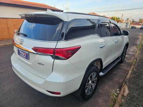 TOYOTA Hilux SW4 2.8 16V 4P SRX 4X4 7 LUGARES TURBO DIESEL AUTOMTICO, Foto 4