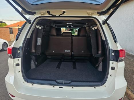 TOYOTA Hilux SW4 2.8 16V 4P SRX 4X4 7 LUGARES TURBO DIESEL AUTOMTICO, Foto 6