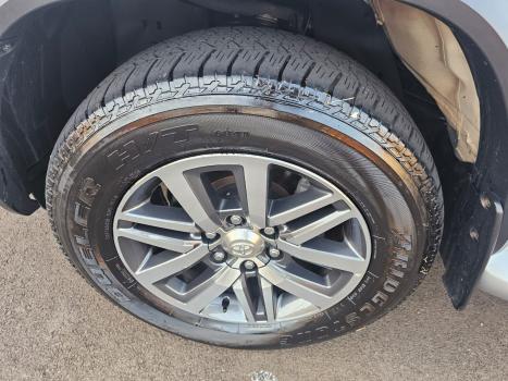 TOYOTA Hilux SW4 2.8 16V 4P SRX 4X4 7 LUGARES TURBO DIESEL AUTOMTICO, Foto 8