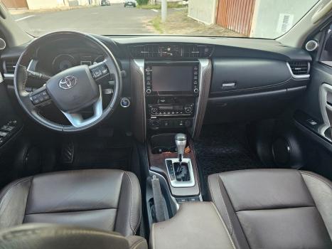 TOYOTA Hilux SW4 2.8 16V 4P SRX 4X4 7 LUGARES TURBO DIESEL AUTOMTICO, Foto 11