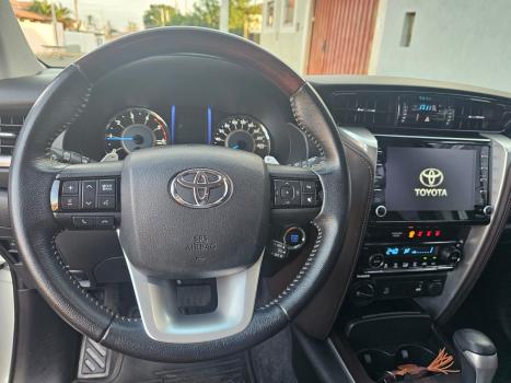 TOYOTA Hilux SW4 2.8 16V 4P SRX 4X4 7 LUGARES TURBO DIESEL AUTOMTICO, Foto 12
