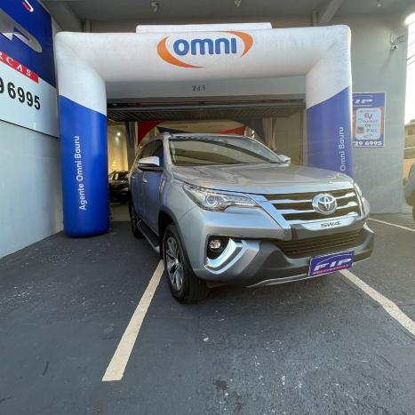 TOYOTA Hilux SW4 2.8 16V 4P SRX 4X4 7 LUGARES TURBO DIESEL AUTOMTICO, Foto 4