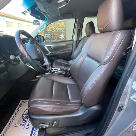 TOYOTA Hilux SW4 2.8 16V 4P SRX 4X4 7 LUGARES TURBO DIESEL AUTOMTICO, Foto 7