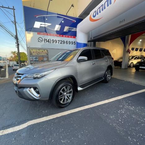 TOYOTA Hilux SW4 2.8 16V 4P SRX 4X4 7 LUGARES TURBO DIESEL AUTOMTICO, Foto 8