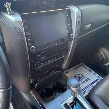 TOYOTA Hilux SW4 2.8 16V 4P SRX 4X4 7 LUGARES TURBO DIESEL AUTOMTICO, Foto 9