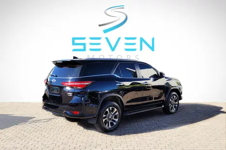 TOYOTA Hilux SW4 2.8 4P SRX 4X4 TURBO DIESEL AUTOMTICO, Foto 8