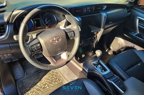 TOYOTA Hilux SW4 2.8 4P SRX 4X4 TURBO DIESEL AUTOMTICO, Foto 9