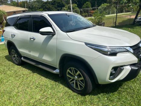 TOYOTA Hilux SW4 2.8 16V 4P SRX 4X4 7 LUGARES TURBO DIESEL AUTOMTICO, Foto 2