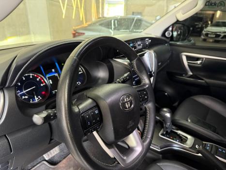 TOYOTA Hilux SW4 2.8 16V 4P SRX 4X4 7 LUGARES TURBO DIESEL AUTOMTICO, Foto 9
