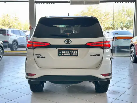 TOYOTA Hilux SW4 2.8 4P SRX 4X4 DIAMOND 7 LUGARES TURBO DIESEL AUTOMTICO, Foto 5