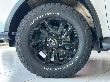 TOYOTA Hilux SW4 2.8 4P SRX 4X4 DIAMOND 7 LUGARES TURBO DIESEL AUTOMTICO, Foto 12