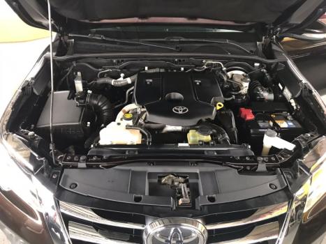 TOYOTA Hilux SW4 2.8 16V 4P SRX 4X4 7 LUGARES TURBO DIESEL AUTOMTICO, Foto 2